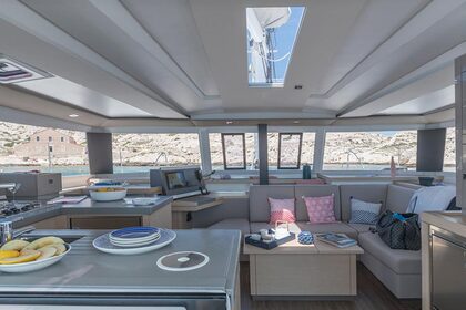 Verhuur Catamaran Fountaine Pajot Fountaine Pajot Astrea 42 - 4 + 2 cab. Marina Hramina