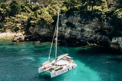 Rental Catamaran Catamaran Lagoon 380 Antibes