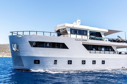 Чартер Моторная яхта Luxury Trawler Yacht Charter Bodrum Dmaris Бодрум