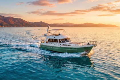 Aluguel Iate a motor Bruce Robert Wave runner Sardenha