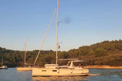 Charter Sailboat BENETEAU OCEANIS 35.1 Sukošan