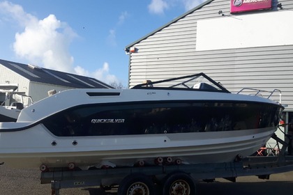 Hire Motorboat Quicksilver 675 bowrider Saint-Malo