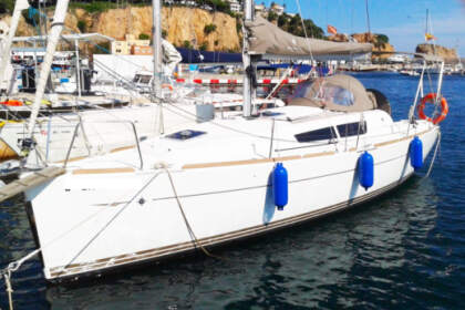 Rental Sailboat Jenneau Sun Odyssey 33i Palma de Mallorca