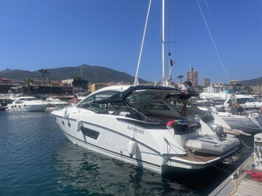 Ajaccio Motorboat BENETEAU Gran Turismo 40 alt tag text