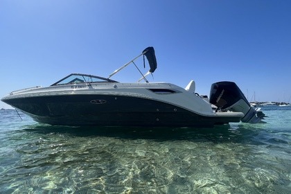 Hire Motorboat Sea Ray 250 SDX Fréjus