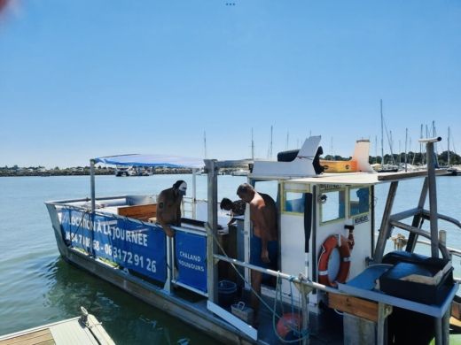 Motorboat Promenade Chaland convivial Plano del barco