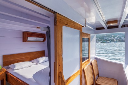 Charter Sailboat Bira Phinisi Komodo