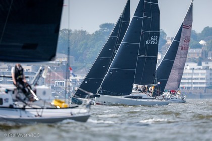 Charter Sailboat Jeanneau Sunfast 3200 Hamble-le-Rice