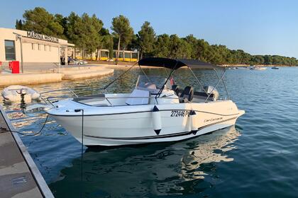 Charter Motorboat Jeanneau Cap Camarat 6.5 CC Pula