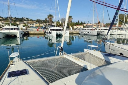 Hire Catamaran Lagoon-Bénéteau Lagoon 380 - 4 cab. Empuriabrava