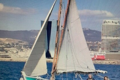 Verhuur Motorboot charpentier port st louis barquette marseillaise voile-moteur classée BIP Marseille