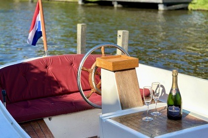 Charter Motorboat Interboat 16 Leiden