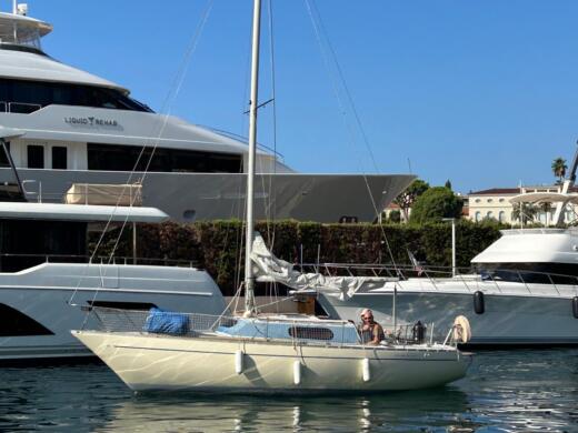 Beaulieu-sur-Mer Sailboat Mallard Ecume De Mer alt tag text