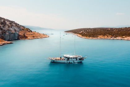Hire Sailing yacht TRADIONAL GREEK WOODEN YACHT Gulet Salamina
