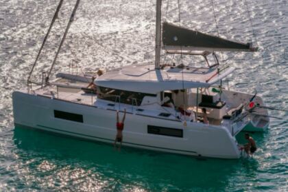 Hire Catamaran Lagoon Lagoon 40 2021 La Spezia