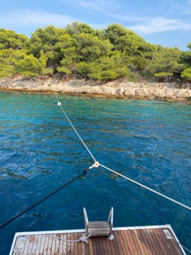 Split Sailboat  Bavaria 37 Cruiser alt tag text