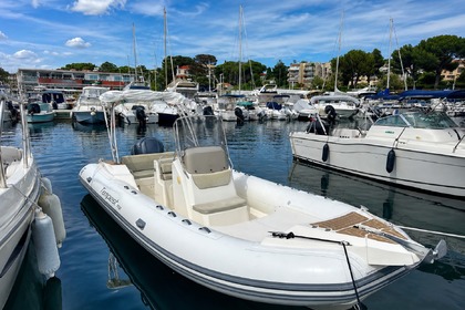 Hyra båt RIB-båt Capelli Tempest 700 Saint-Raphaël