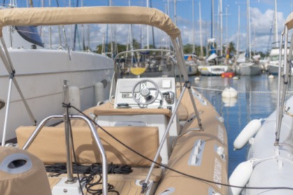 Hire Motorboat Zodiac Medeline 6.60 Le Gosier