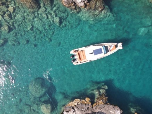 Parikia Motorboat Saxdor 32 GTO alt tag text