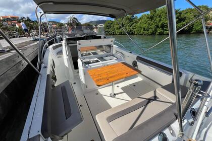 Rental Motorboat Jeanneau Cap Camarat 8.5 Cc Les Trois-Îlets