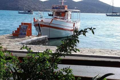 Verhuur Motorboot Wooden Wooden motorboat Elounda