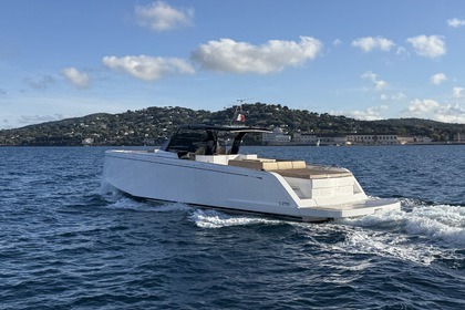 Hire Motorboat PARDO PARDO 50 Saint-Tropez