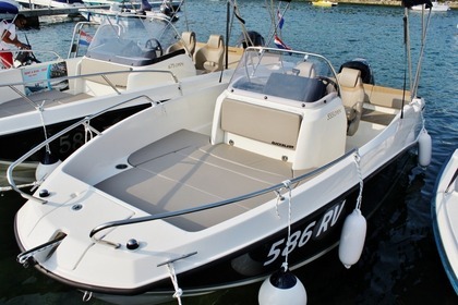 Charter Motorboat QUICKSILVER 555 Open Vrsar