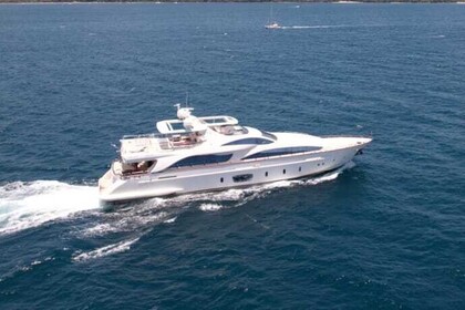 Hire Motor yacht Azimut 105-foot Azimut Jumbo yacht Guanacaste