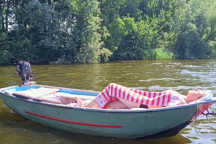 Verhuur Motorboot stalen vlet met buitenboordmotor Ter Aar