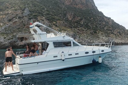 Hire Motorboat Piantoni Hurricane 35 fly Favignana