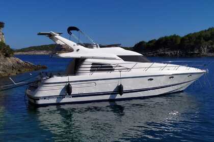 Hire Motorboat Sunseeker 45 mannhatan Makarska