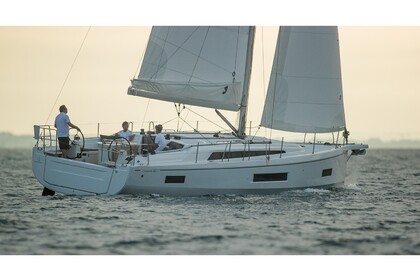 Charter Sailboat  Oceanis 40.1 San Vincenzo
