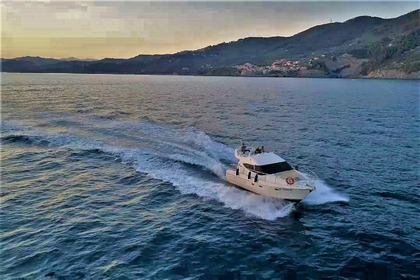 Noleggio Barca a motore Azimut Azimut 36 Sarzana