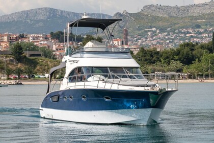 Charter Motorboat Beneteau Antares 12 Split