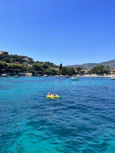 Ницца Motorboat Four Winns Vista 268 alt tag text