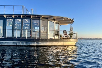 Charter Houseboat 360 Grad Floating Home Shanti 2 Werder
