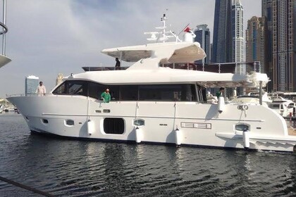 Noleggio Barca a motore 1- AZİMUT 75 22,86 MT 3 CABINS 2009 Dubai