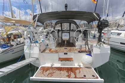 Rental Sailboat Bavaria Yachtbau Bavaria C38 Palma de Mallorca