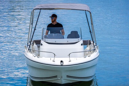 Hire Motorboat Jeanneau Cap Camarat 6.5 Cc Cap d'Agde