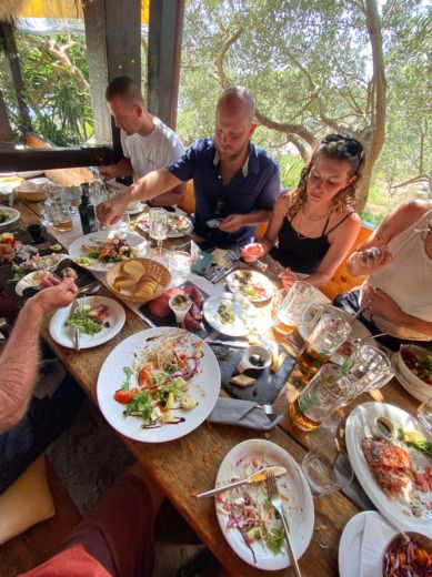 Split Motorboat Arrow Abaris 23 alt tag text