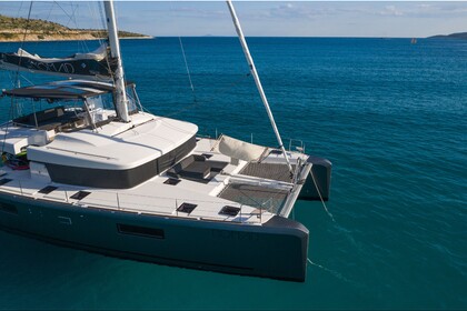 Location Catamaran  Lagoon 52 - 6 cabin verison Lavrio