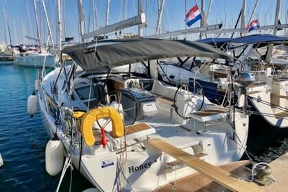 Hyra båt Segelbåt BENETEAU OCEANIS 41.1 Sukošan