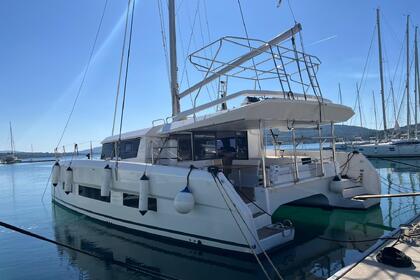 Hire Catamaran Dufour Yachts Dufour 48 Catamaran - 5 + 1 cab. Split
