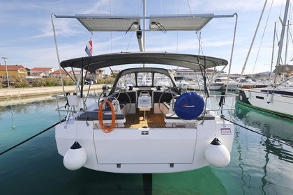 Чартер Парусная яхта  Bavaria C42 Пировац