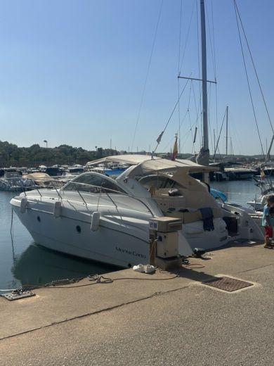 Port d'Alcúdia Motorboat Jeanneau Montecarlo alt tag text