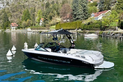 Miete Motorboot Correct Craft Super Air Nautique 210 Genfersee