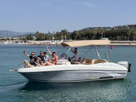 Κάννες Motorboat Beneteau Flyer 650 Sundeck alt tag text