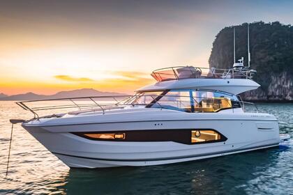 Hire Motor yacht Jeanneau Prestige 420 Antibes