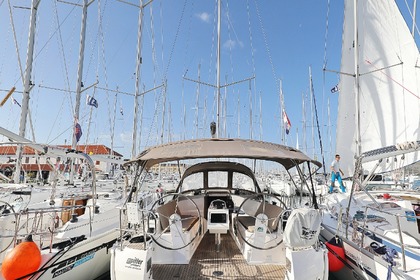 Charter Sailboat Bavaria Yachtbau Bavaria Cruiser 37 - 3 cab. Murter