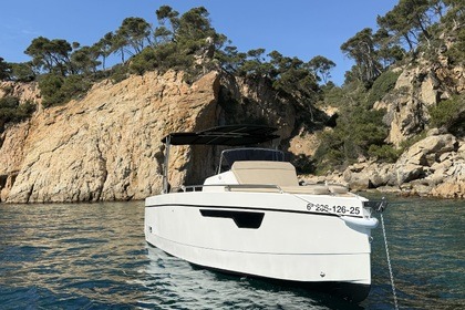 Alquiler Lancha Nuva Yachts M8 Cabin Palamós